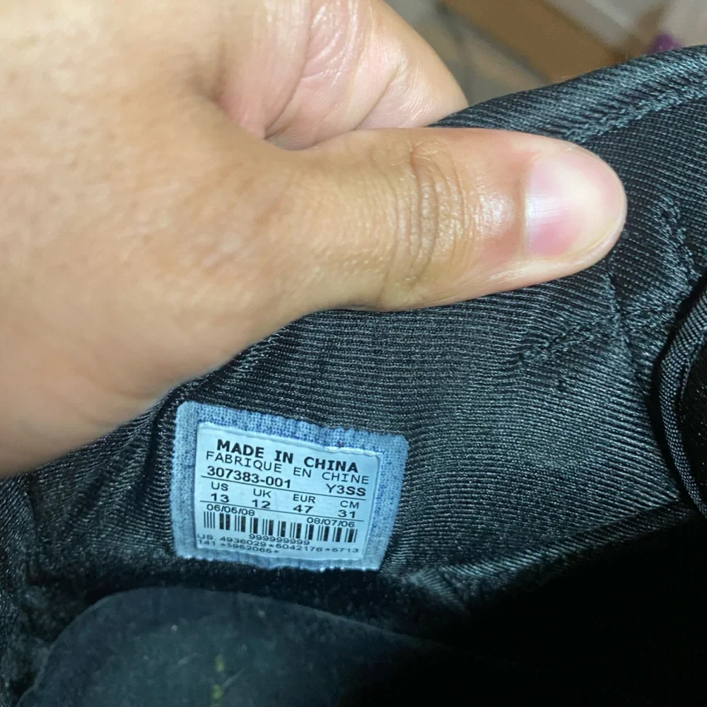 Retro Jordan 1s ‘Metallic Gold’ (08) - Picture 4 of 4